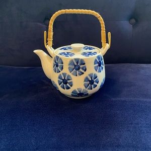 blue and white tea pot